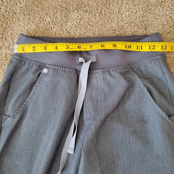 FIGS - Scrubs Top and Bottom Set - Picture 10 of 12